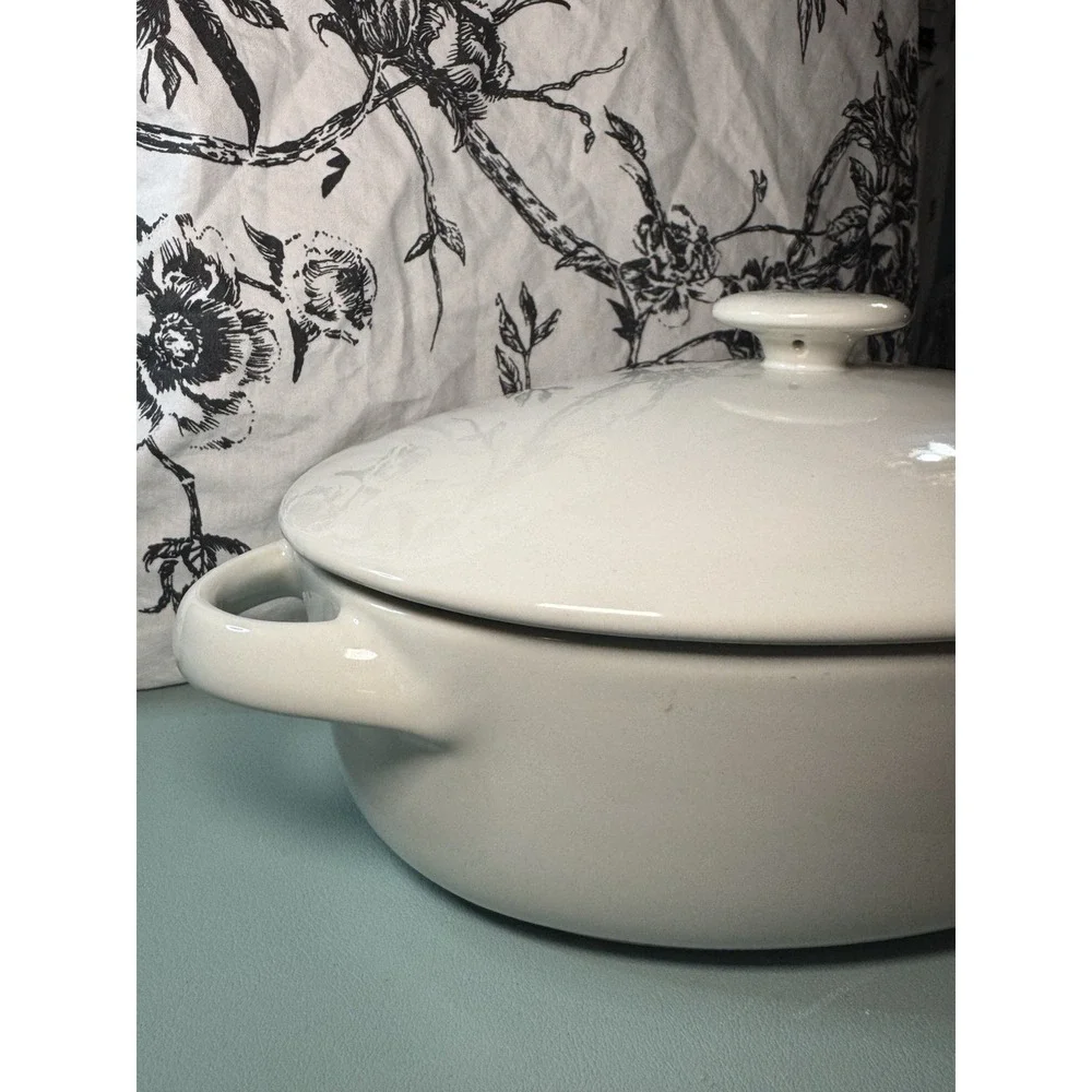 10 Strawberry Street Cream Casserole Dish with Lid & Handles Oval Glazed